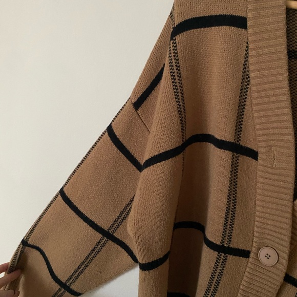 Oak + Fort Oversized Plaid Cardigan - Picture 5 of 11